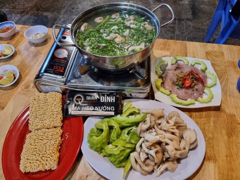 LẨU KHỔ QUA THÁC LÁC