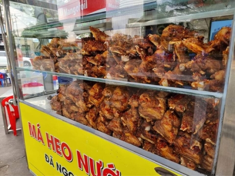 MÁ HEO NƯỚNG QUÁN ĐỈNH