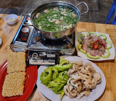 LẨU KHỔ QUA THÁC LÁC 